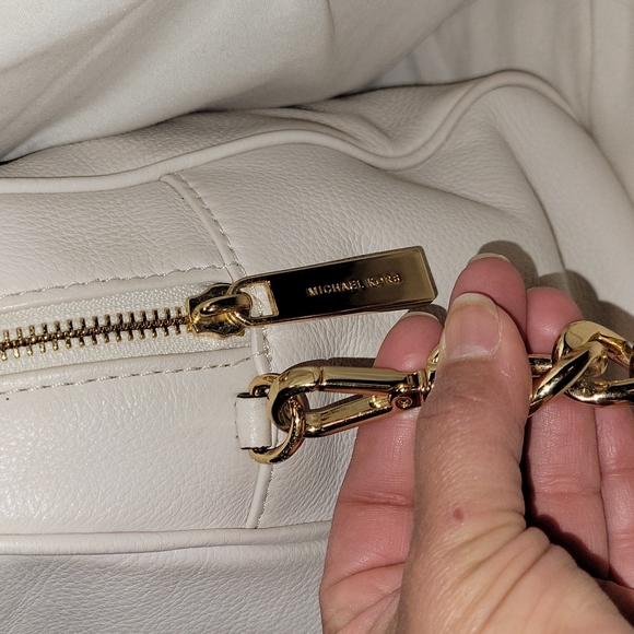 Michael Kors Hand Bag - Picture 6 of 9